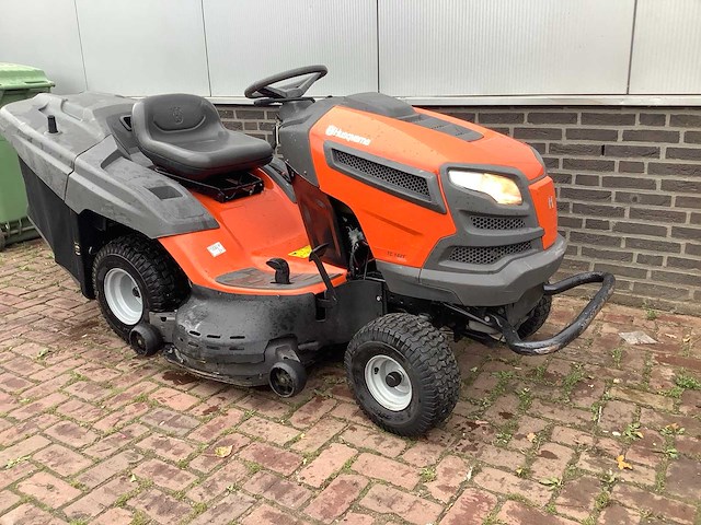 2018 husqvarna tc 142t zitmaaier - afbeelding 1 van  7