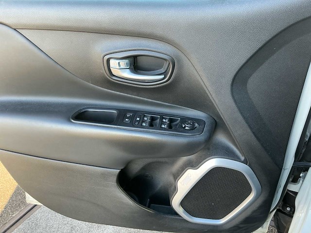 2018 jeep renegade 2.0 mj limited bedrijfswagen - afbeelding 32 van  50