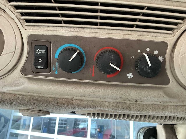 2018 john deere 5085m vierwielaangedreven landbouwtractor - afbeelding 8 van  15