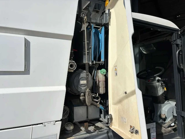 2018 johnston c401 cx straatveegmachine – 2.649 uur – euro 6 – 80 km/u – 4ws – 3 borstels - afbeelding 3 van  33