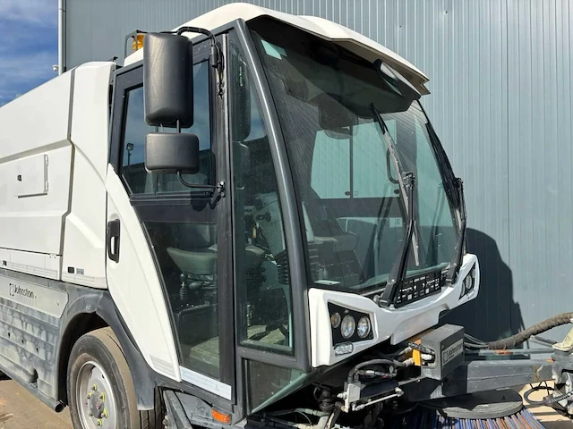 2018 johnston c401 cx straatveegmachine – 2.649 uur – euro 6 – 80 km/u – 4ws – 3 borstels - afbeelding 30 van  33