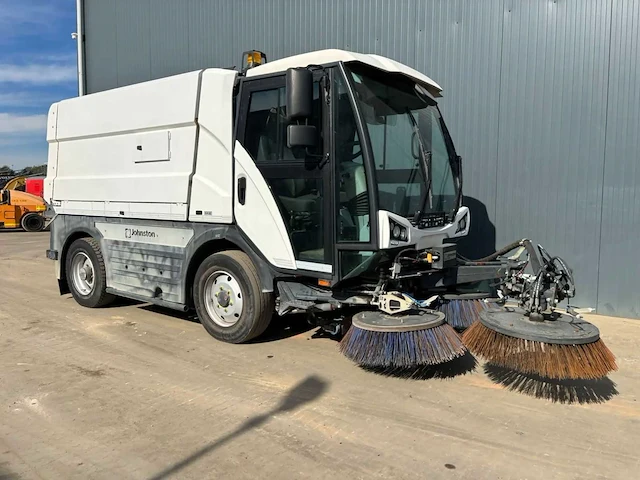 2018 johnston c401 cx straatveegmachine – 2.649 uur – euro 6 – 80 km/u – 4ws – 3 borstels - afbeelding 9 van  33