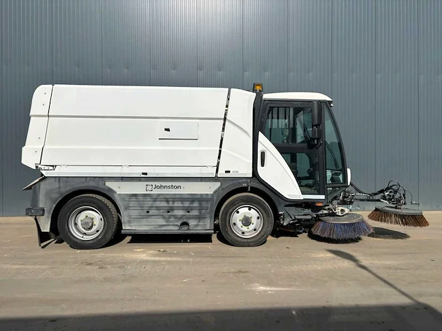 2018 johnston c401 cx straatveegmachine – 2.649 uur – euro 6 – 80 km/u – 4ws – 3 borstels - afbeelding 16 van  33