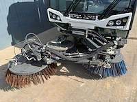 2018 johnston c401 cx straatveegmachine – 2.649 uur – euro 6 – 80 km/u – 4ws – 3 borstels - afbeelding 19 van  33