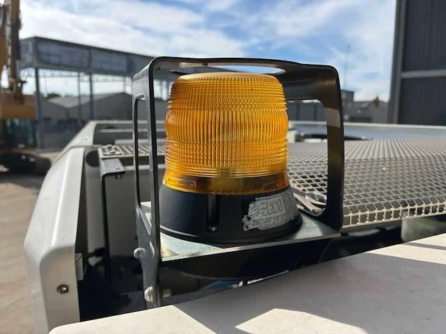 2018 johnston c401 cx straatveegmachine – 2.649 uur – euro 6 – 80 km/u – 4ws – 3 borstels - afbeelding 18 van  33