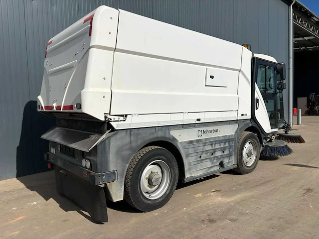 2018 johnston c401 cx straatveegmachine – 2.649 uur – euro 6 – 80 km/u – 4ws – 3 borstels - afbeelding 21 van  33