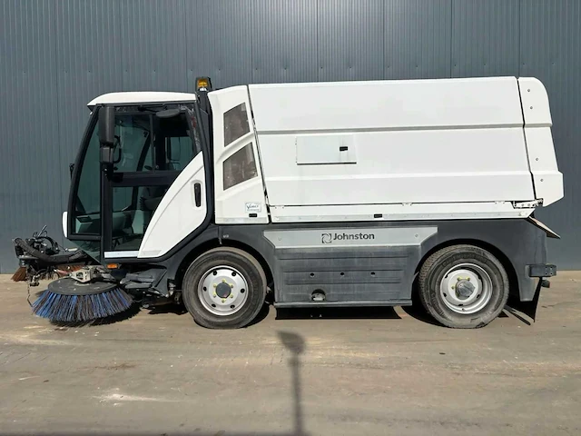 2018 johnston c401 cx straatveegmachine – 2.649 uur – euro 6 – 80 km/u – 4ws – 3 borstels - afbeelding 22 van  33