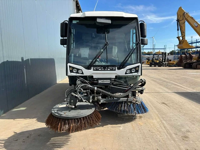 2018 johnston c401 cx straatveegmachine – 2.649 uur – euro 6 – 80 km/u – 4ws – 3 borstels - afbeelding 24 van  33