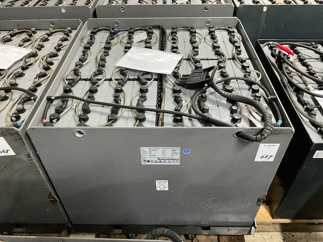 2018 jungheinrich 80 volt 930 ah accupakket - afbeelding 1 van  4