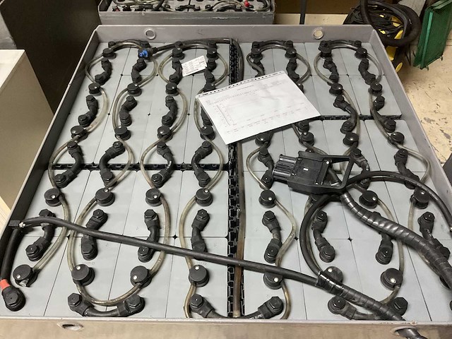 2018 jungheinrich 80 volt 930 ah accupakket - afbeelding 2 van  4