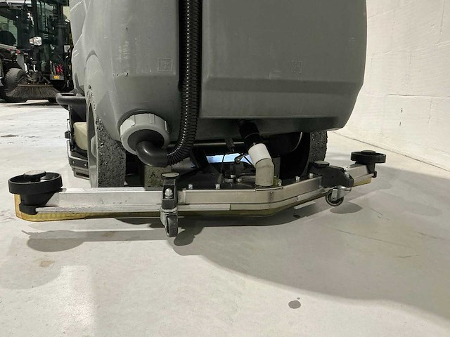 2018 karcher b150 r zelfrijdende schrob/zuigmachine - afbeelding 14 van  21