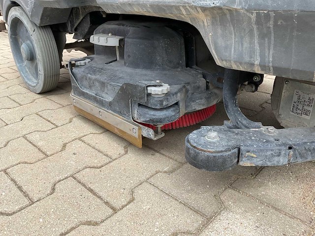 2018 kärcher professional b150r bp zelfrijdende schrobzuigmachine - afbeelding 2 van  14