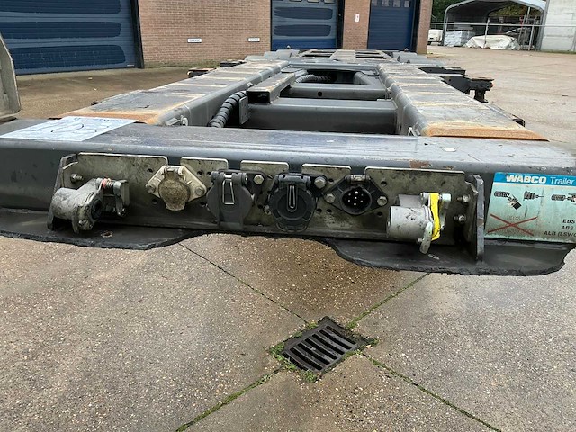 2018 kassbohrer multicont containerchassis oplegger - afbeelding 17 van  34