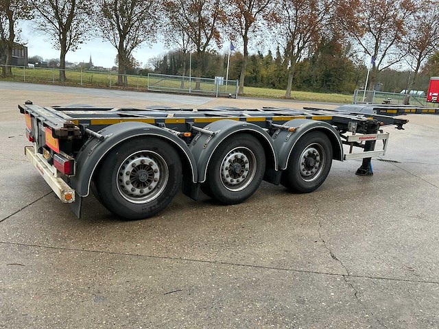 2018 kassbohrer multicont containerchassis oplegger - afbeelding 31 van  34