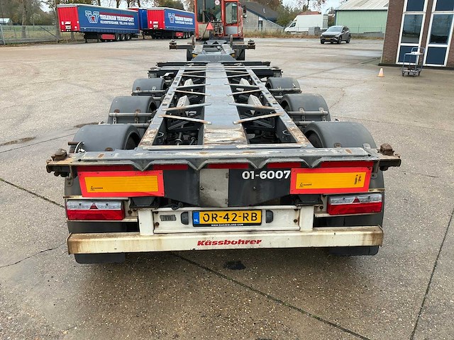 2018 kassbohrer multicont containerchassis oplegger - afbeelding 32 van  34