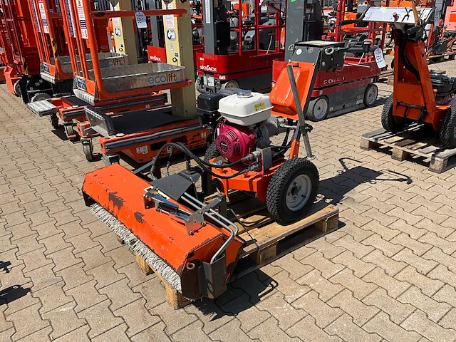 2018 kersten k 2000 g / efkm10037 zelfrijdende veegmachine - afbeelding 1 van  15