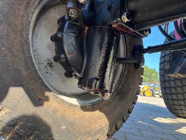 2018 knegt 504g3 4wd tractor met stoll fc 550 p voorlader, vorken en grondbak - afbeelding 32 van  47