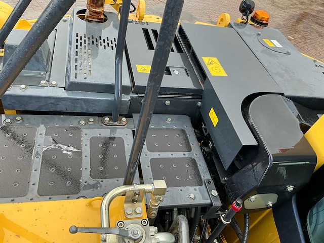 2018 komatsu pw148-10 banden graafmachine - afbeelding 12 van  26
