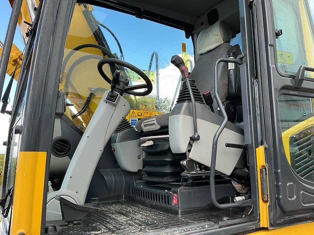 2018 komatsu pw148-10 banden graafmachine - afbeelding 16 van  26