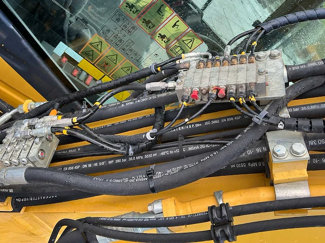 2018 komatsu pw148-10 banden graafmachine - afbeelding 18 van  40