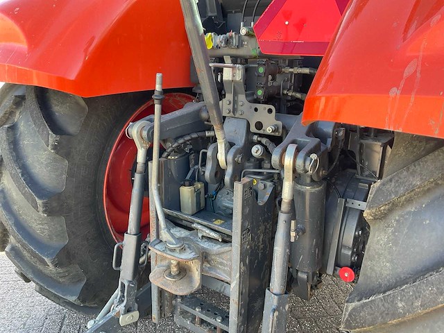 2018 kubota m6121 vierwielaangedreven landbouwtractor - afbeelding 10 van  21