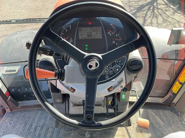 2018 kubota m6121 vierwielaangedreven landbouwtractor - afbeelding 16 van  21