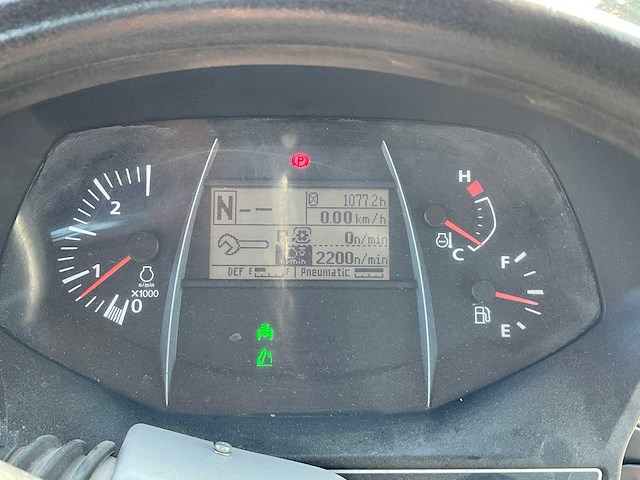 2018 kubota m6121 vierwielaangedreven landbouwtractor - afbeelding 17 van  21