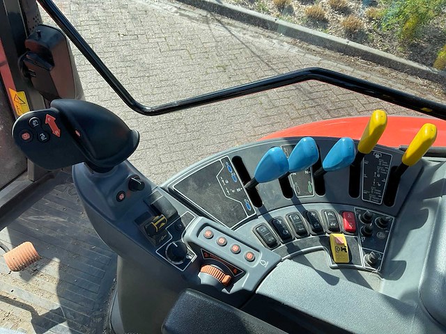 2018 kubota m6121 vierwielaangedreven landbouwtractor - afbeelding 18 van  21