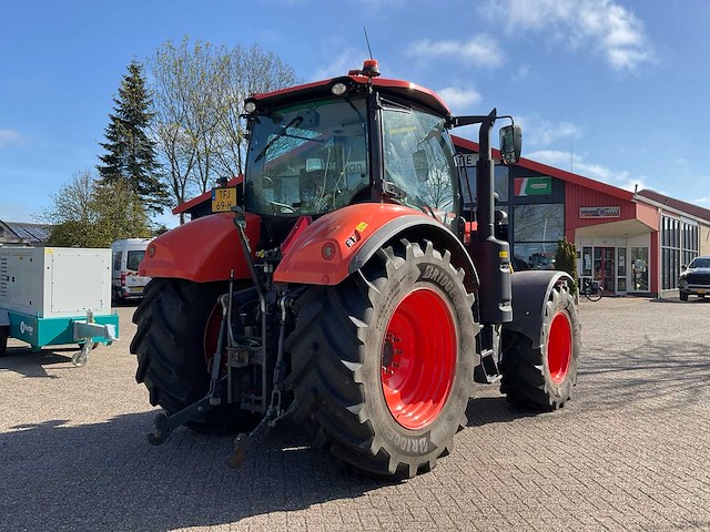 2018 kubota m6121 vierwielaangedreven landbouwtractor - afbeelding 2 van  21