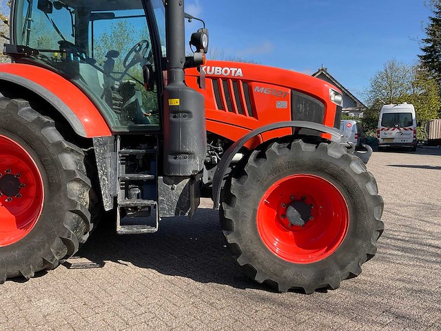 2018 kubota m6121 vierwielaangedreven landbouwtractor - afbeelding 6 van  21