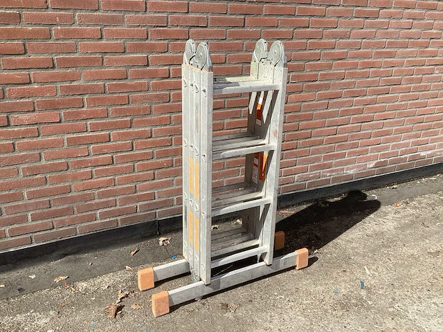 2018 layher 1057-116 vouwladder - afbeelding 1 van  6