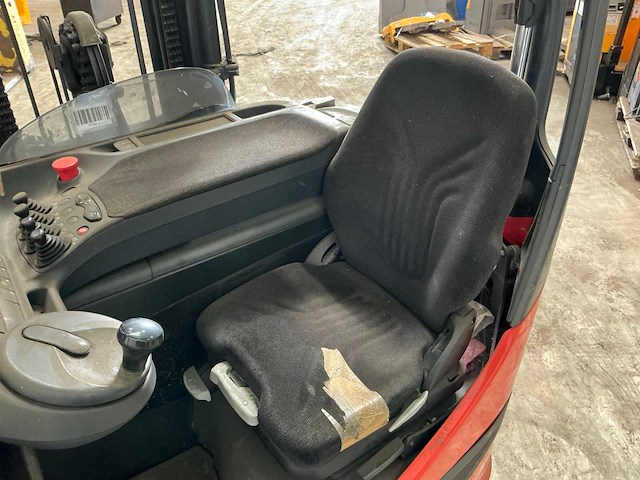 2018 linde r12b-01 reach truck - afbeelding 8 van  10