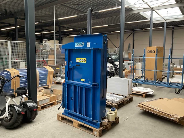 2018 macfab afvalpers - afbeelding 1 van  6