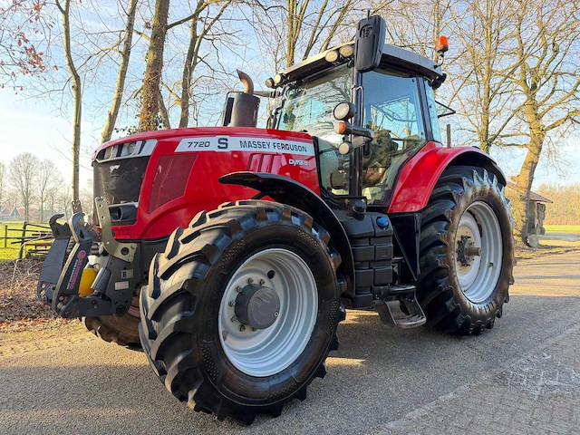 2018 massey ferguson 7720s dyna 6 vierwielaangedreven landbouwtractor - afbeelding 1 van  9