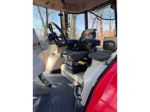2018 massey ferguson 7720s dyna 6 vierwielaangedreven landbouwtractor - afbeelding 8 van  9
