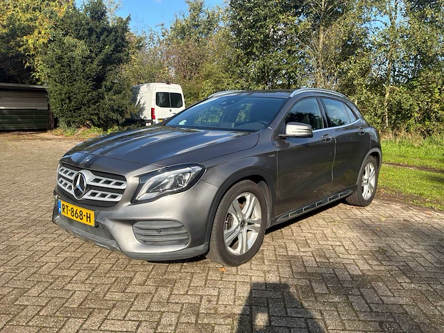 2018 mercedes-benz gla-klasse 180 personenauto - afbeelding 1 van  42