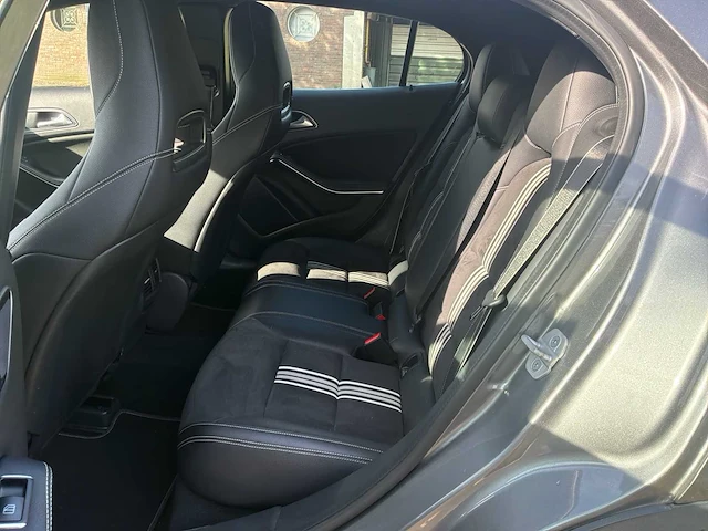 2018 mercedes-benz gla-klasse 180 personenauto - afbeelding 16 van  42
