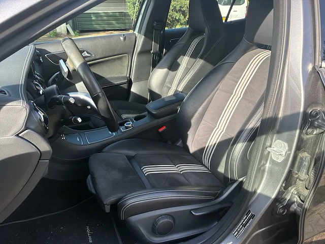 2018 mercedes-benz gla-klasse 180 personenauto - afbeelding 18 van  42