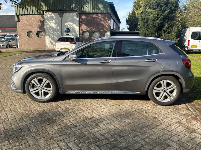 2018 mercedes-benz gla-klasse 180 personenauto - afbeelding 30 van  42