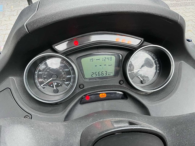 2018 piaggio mp3 300 ie 3 wiel motorfiets - afbeelding 9 van  13