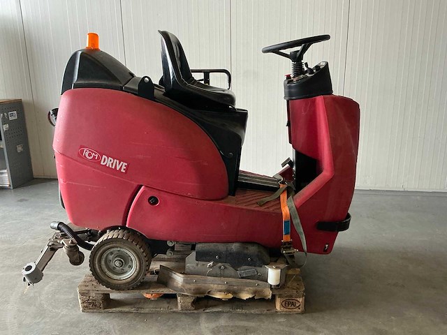2018 rcm drive t702r zelfrijdende veegmachine - afbeelding 16 van  19