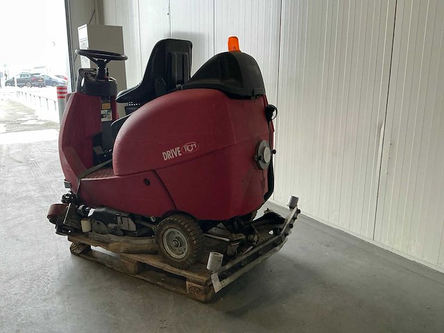 2018 rcm drive t702r zelfrijdende veegmachine - afbeelding 17 van  19