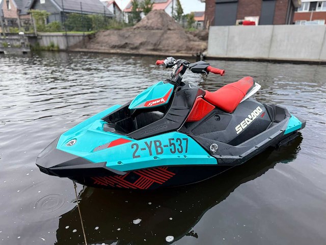 2018 seadoo spark met trailer - afbeelding 1 van  9