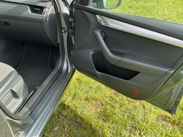 2018 skoda octavia combi 1.6 tdi clever ed. personenauto - afbeelding 24 van  33