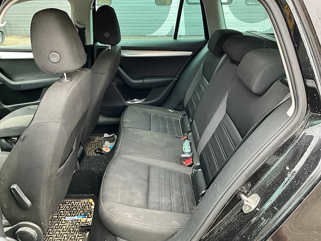 2018 skoda octavia combi 1.6 tdi grt active personenauto tx-801-t - afbeelding 30 van  43
