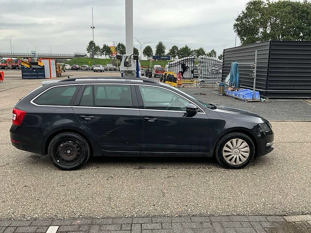 2018 skoda octavia combi 1.6 tdi grt active personenauto tx-801-t - afbeelding 30 van  43