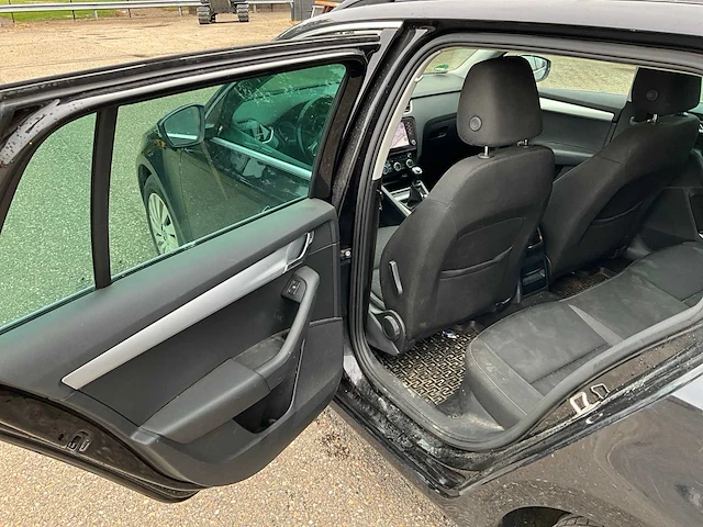 2018 skoda octavia combi 1.6 tdi grt active personenauto tx-801-t - afbeelding 20 van  43