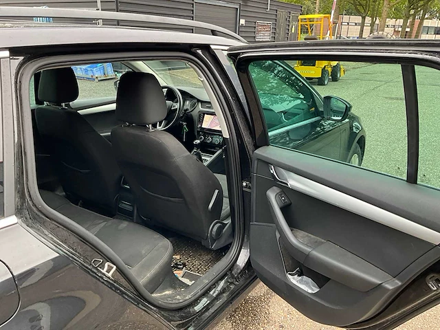 2018 skoda octavia combi 1.6 tdi grt active personenauto tx-801-t - afbeelding 27 van  43