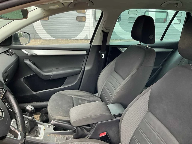 2018 skoda octavia combi 1.6 tdi grt active personenauto tx-801-t - afbeelding 21 van  43
