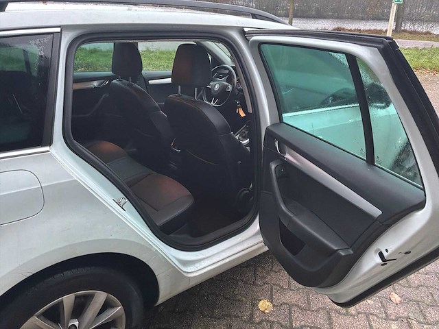 2018 skoda octavia combi personenauto - afbeelding 15 van  28